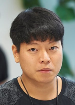 Lee Dong Hyun in Ela Sabe de Tudo Korean Drama(2020)