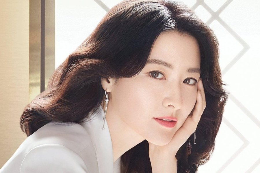 Top actress Lee Young Ae gives a helping hand to Ukraine