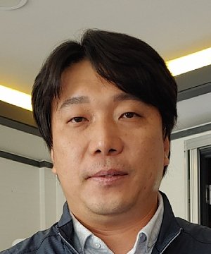 Dong Wook Lee