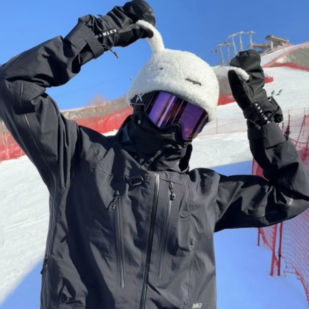 Ski into Love (2025)