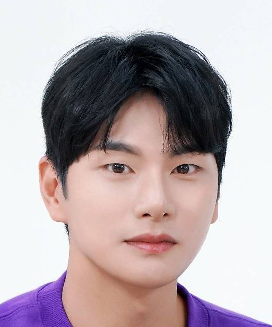 Yi Kyung Lee