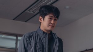 Heo Sung Tae Sheds His Villain Image and Plays a Caring Team Leader in "Crash"