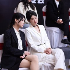 Wo Zai Deng Yue Guang Luo Zai Wo Shen Shang Chinese Drama(2025) photo