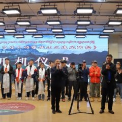 Gao Yuan Shang De Sai Xian Sheng Zhi Zhui Feng A Nu Chinese Drama photo