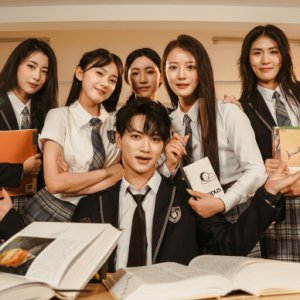 Fan Pai: Kai Ju Wei Luo Li Nv Zhu Chi Jin Kou Tang (2025)