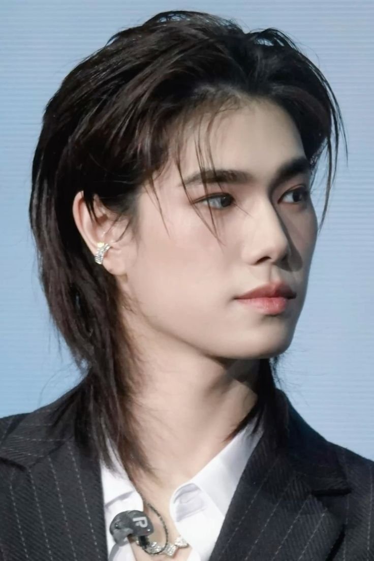 phuwin long.jpg