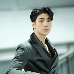 Mond having a Lead role in a Bl