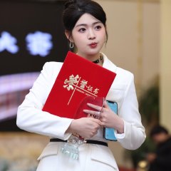 Wo Zai Deng Yue Guang Luo Zai Wo Shen Shang Chinese Drama(2025) photo