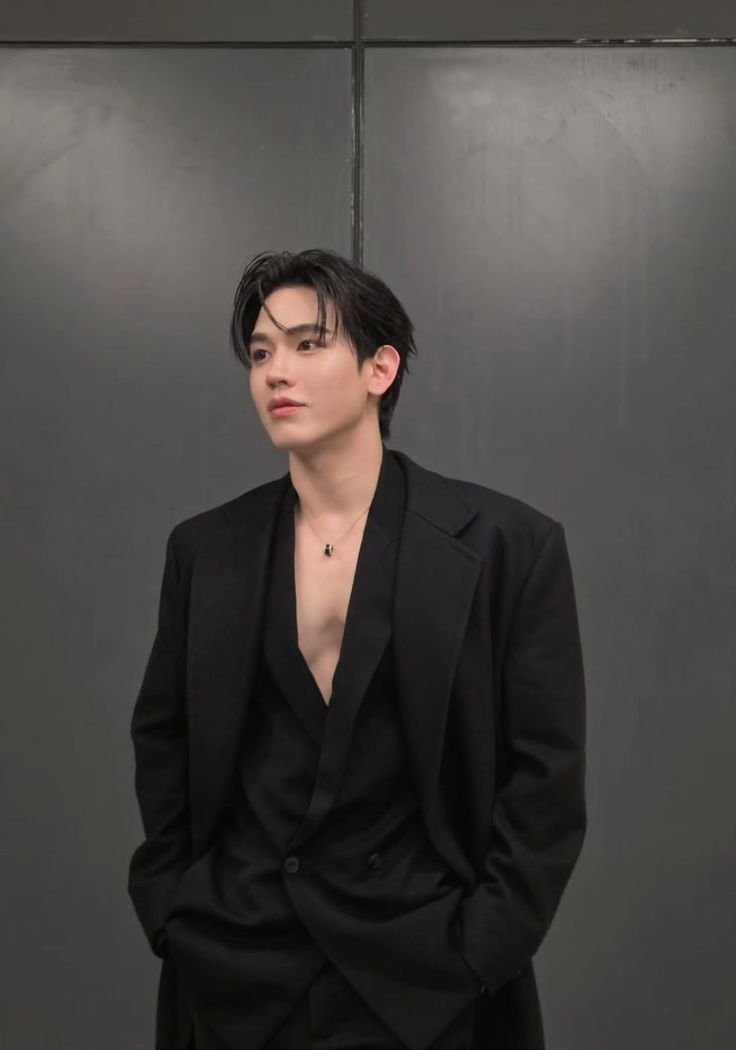 suit_new thitipoom.jpg