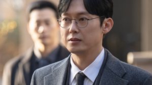Park Byung Eun exudes a dark aura in new 'The Apartment Job' stills