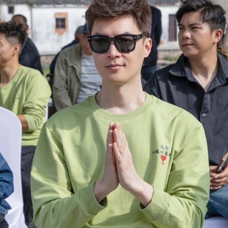 Du Xin Zhui Xiong ()