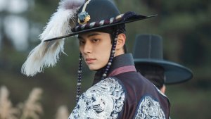 Lee Chae Min transforms into a charismatic yet tyrannical king in 'Bon Appetit, Your Majesty'
