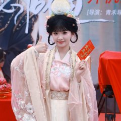 Gui Fei Ta Bu Xiang Juan Le Chinese Drama(2025) photo