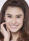 Lorena Schuett dalam Apakah Kita Baik-Baik Saja?  Drama Thailand (2021)