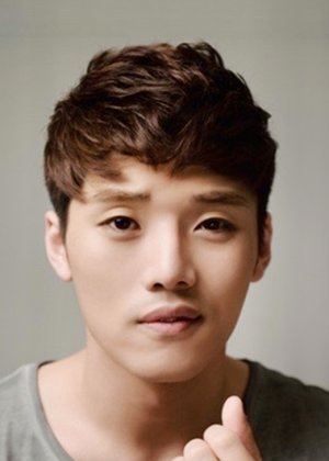 Kwon Hyuk Soo in Returning Student: Straight-A, but F in Love Korean Drama (2022)