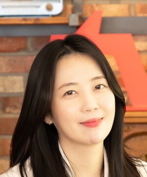 Shi Eun Lee
