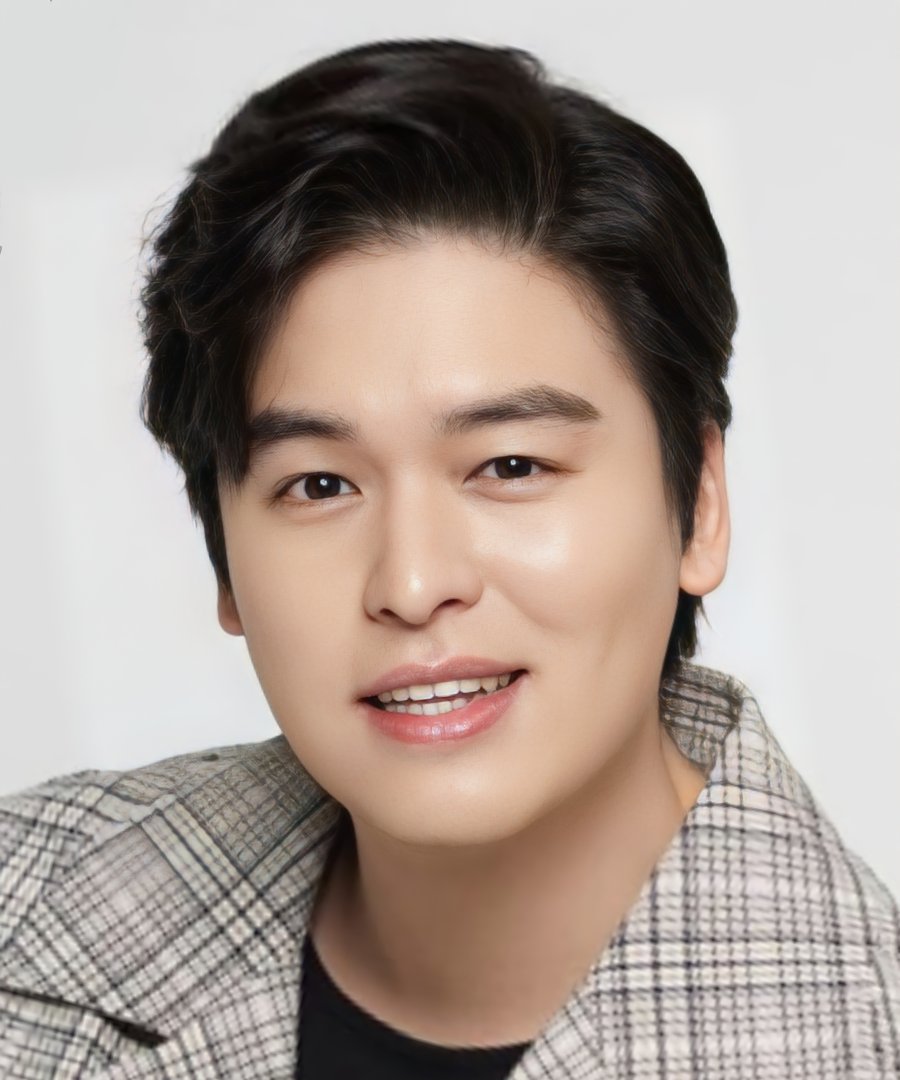 Jang Woo Lee