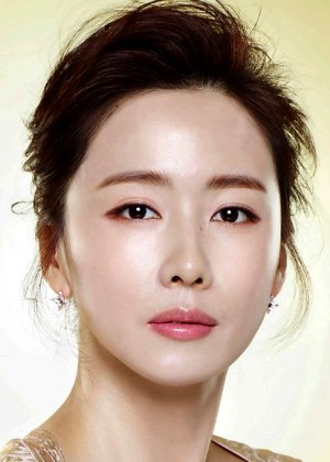 Hong Eun Hee in Revolutionary Sisters Korean Drama (2021)