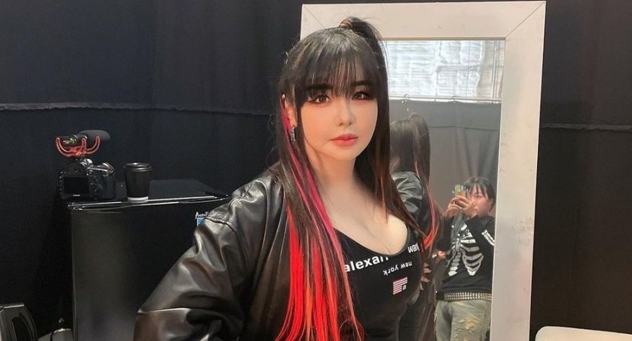 2NE1's Park Bom sues YG Ent's Yang Hyun Suk, while her current agency claims to be unaware of her ac - MyDramaList News
