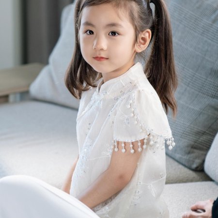 He Jia Xiao Qian Jin, Ta Die Di Chao Chong (2025)