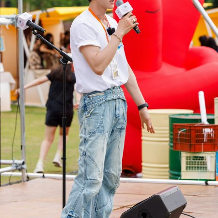 Sunshine Market (2025)