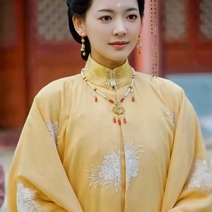 Niang Niang Cha Yi Jing Ren, Bi Xia Ye Ye Chen Lun (2025)