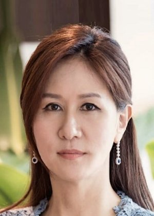 Yoon Ye Hee in The Tasty Florida Korean Drama (2021)