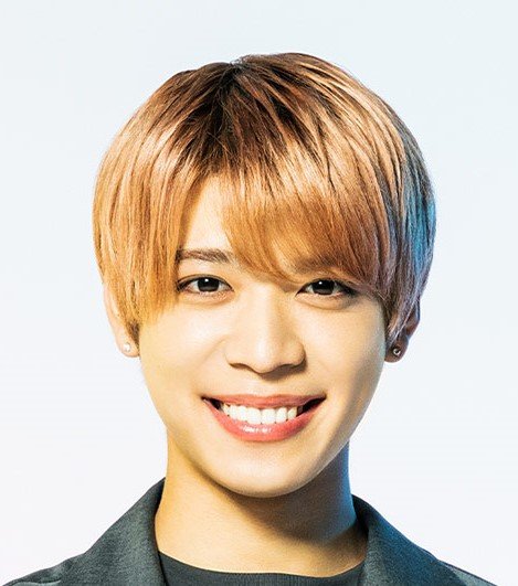Matsushima So (松島聡) - personel timelesz yang memerankan dokter magang di First Cry