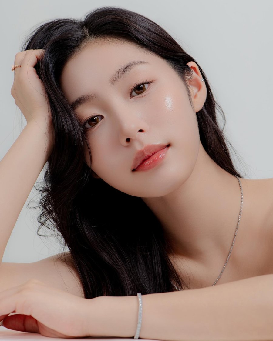 Yun Seo Hong