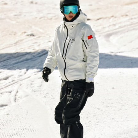 Ski into Love (2025)