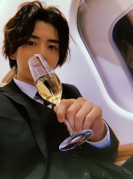 hiroki_our dinig table.jpg
