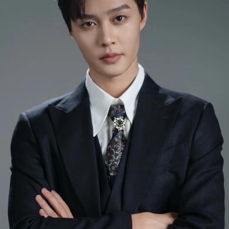 Ding Ji Hao Men Zong Cai Cheng Le Wo De Jin Si Que (2024)