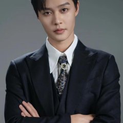 Ding Ji Hao Men Zong Cai Cheng Le Wo De Jin Si Que Chinese Drama(2024) photo