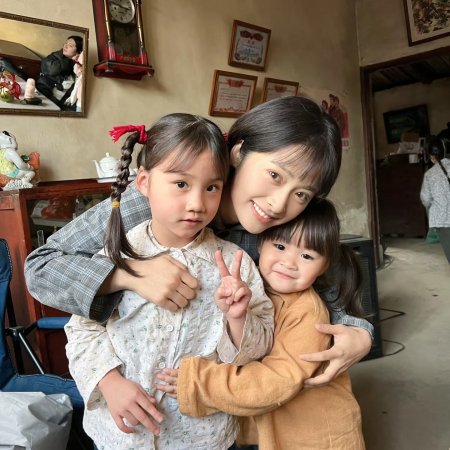 Six Sisters (2025)
