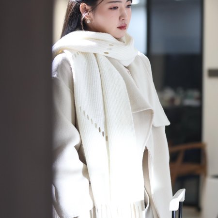 Wo Zai Deng, Yue Guang Luo Zai Wo Shen Shang (2025)