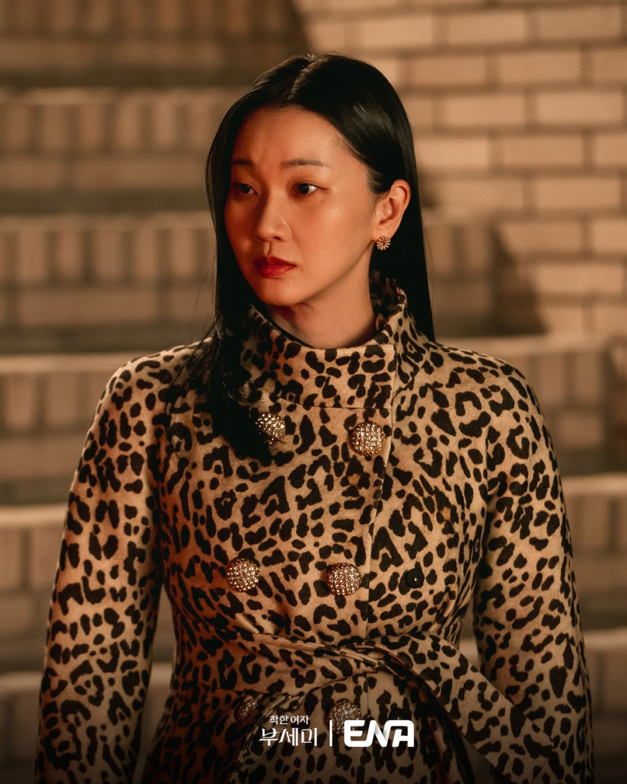 Queen of Tears' star Jang Yoon Ju undergoes a striking transformation in  'Ms. Incognito' - MyDramaList News, image size:900x1125