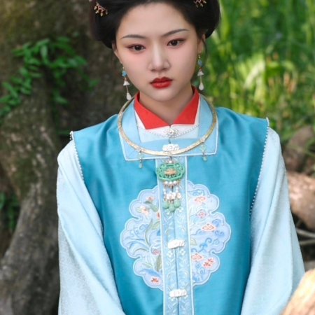 Liang Chen Mei Jin ()
