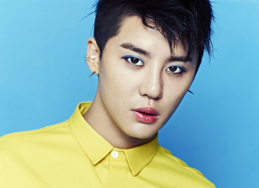 Junsu Criticizes Annnouncer on Twitter for Rude Comments Toward Him and His Fans