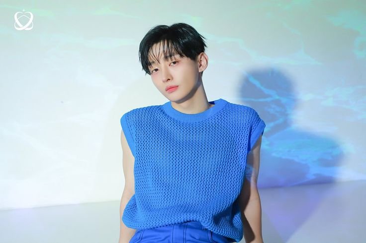 윤지성 (Yoon Jisung) Official on Twitter.jpg