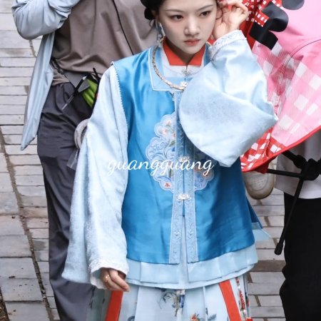 Liang Chen Mei Jin ()