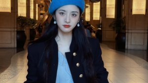 Porno kasting: qora divanda qizlar Simonne Style ishtirokidagi porno