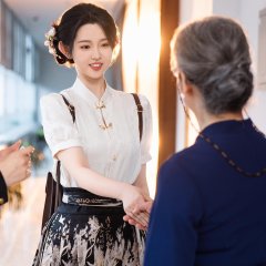 Shi Ba Sui Tai Nai Nai Jia Dao, Chong Zheng Jia Zu Rong Yao Chinese Drama(2025) photo