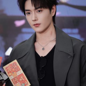Zai Huang Yan Jin Tou Ai Ni ()