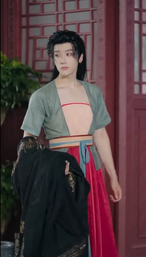 the arrogant empress - emperor into maid atire.png