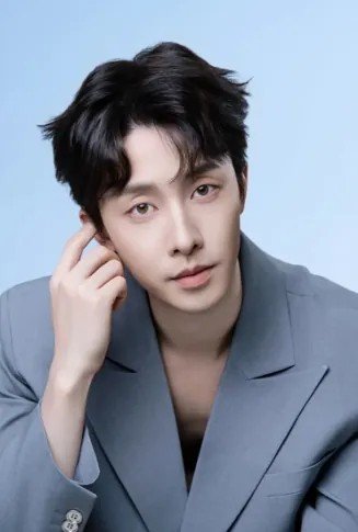 Yi Lun Zhang