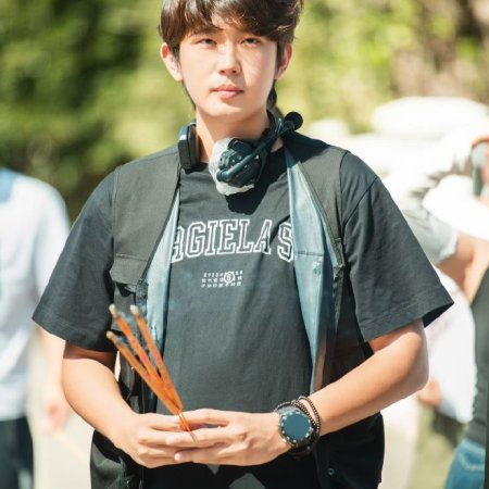 Shou De Yun Kai Jian Yue Ming ()