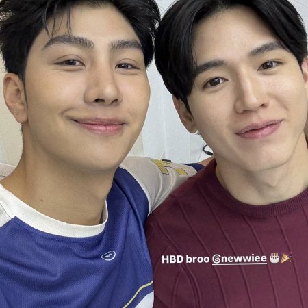 A Dog and a Plane ()