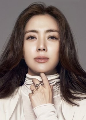 Song Yoon Ah in Show Window: The Queen's House Korean Drama (2021)