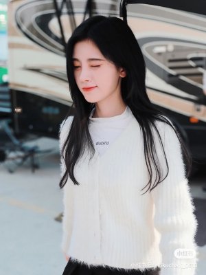 ju Jingyi 