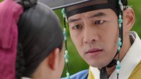 I wouldn't be able to resist that face - look at the longing in his eyes <3 that pleading…